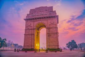 Luxury taxi from Jaipur to Delhi at India Gate